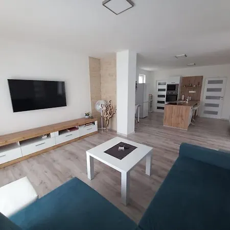 Apartment Prijemne V Plne Vybavenom Rodinnom Dome