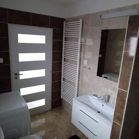 Prijemne V Plne Vybavenom Rodinnom Dome Apartment *