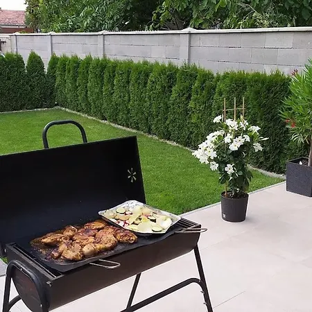 Prijemne V Plne Vybavenom Rodinnom Dome Apartment