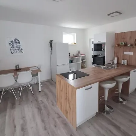 Prijemne V Plne Vybavenom Rodinnom Dome Apartment *