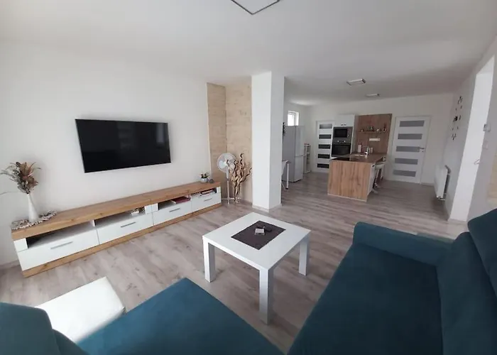 Daire Prijemne V Plne Vybavenom Rodinnom Dome