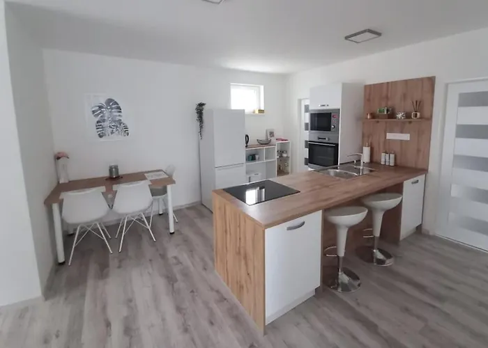 Prijemne V Plne Vybavenom Rodinnom Dome Daire *